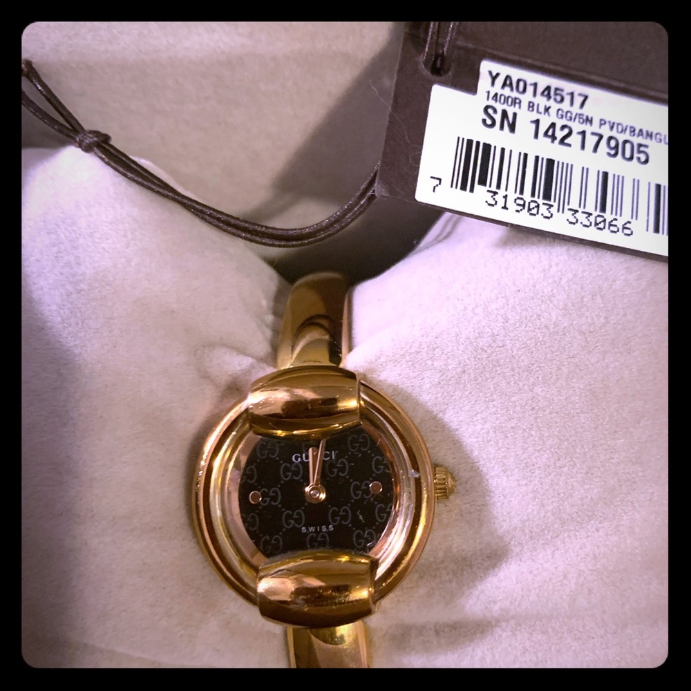 Gucci Gold/Black Bangle Watch 🤩🤩